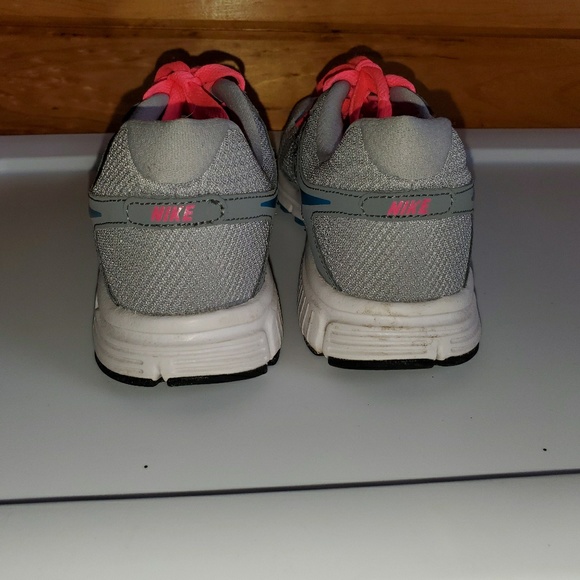 Nike Revolution 2, Womens size 7 - Picture 5 of 6